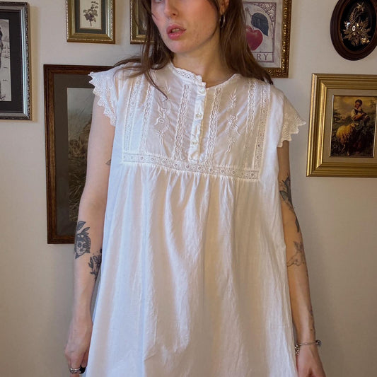 White lace vintage nightgown (S)