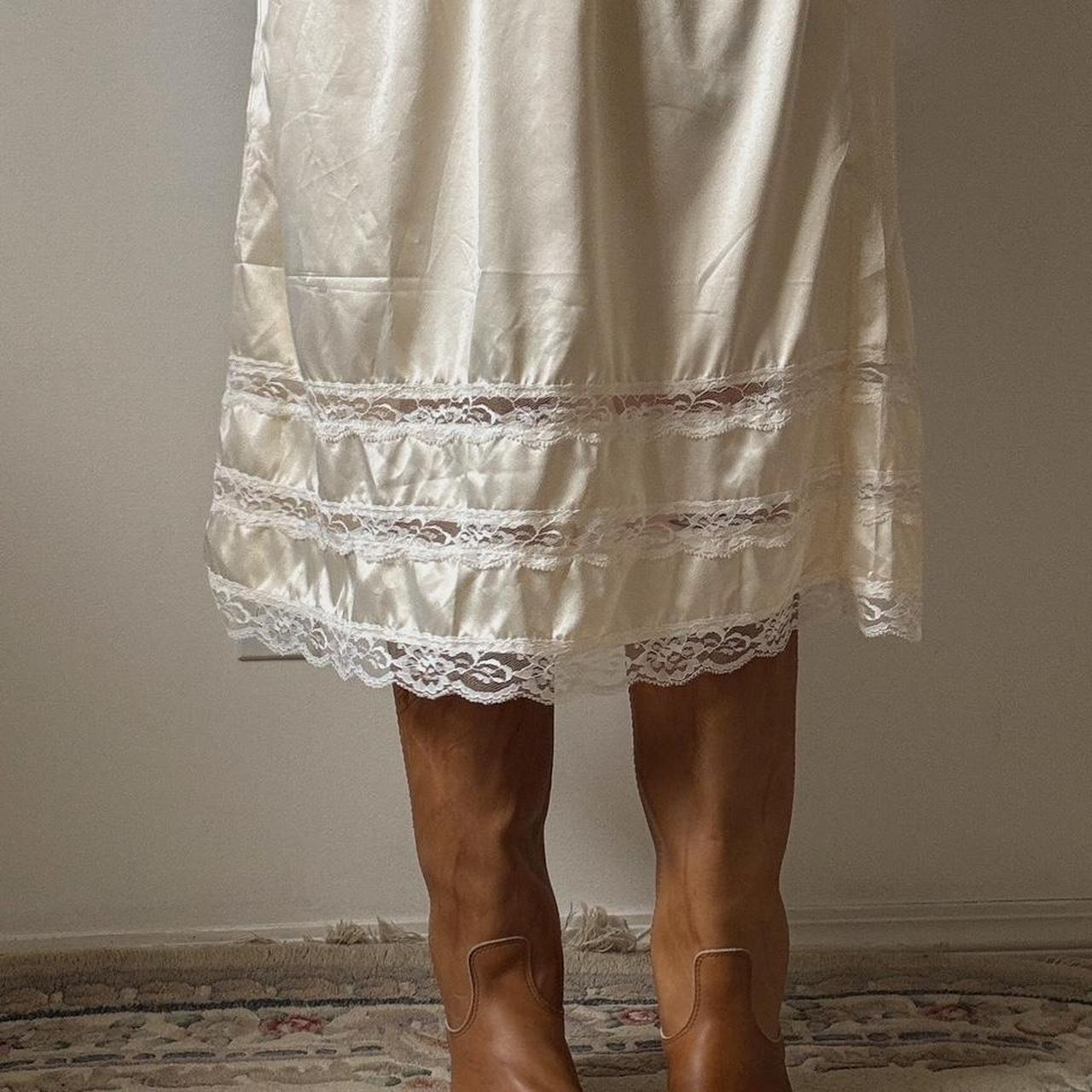 Cream lace slip skirt (XL)