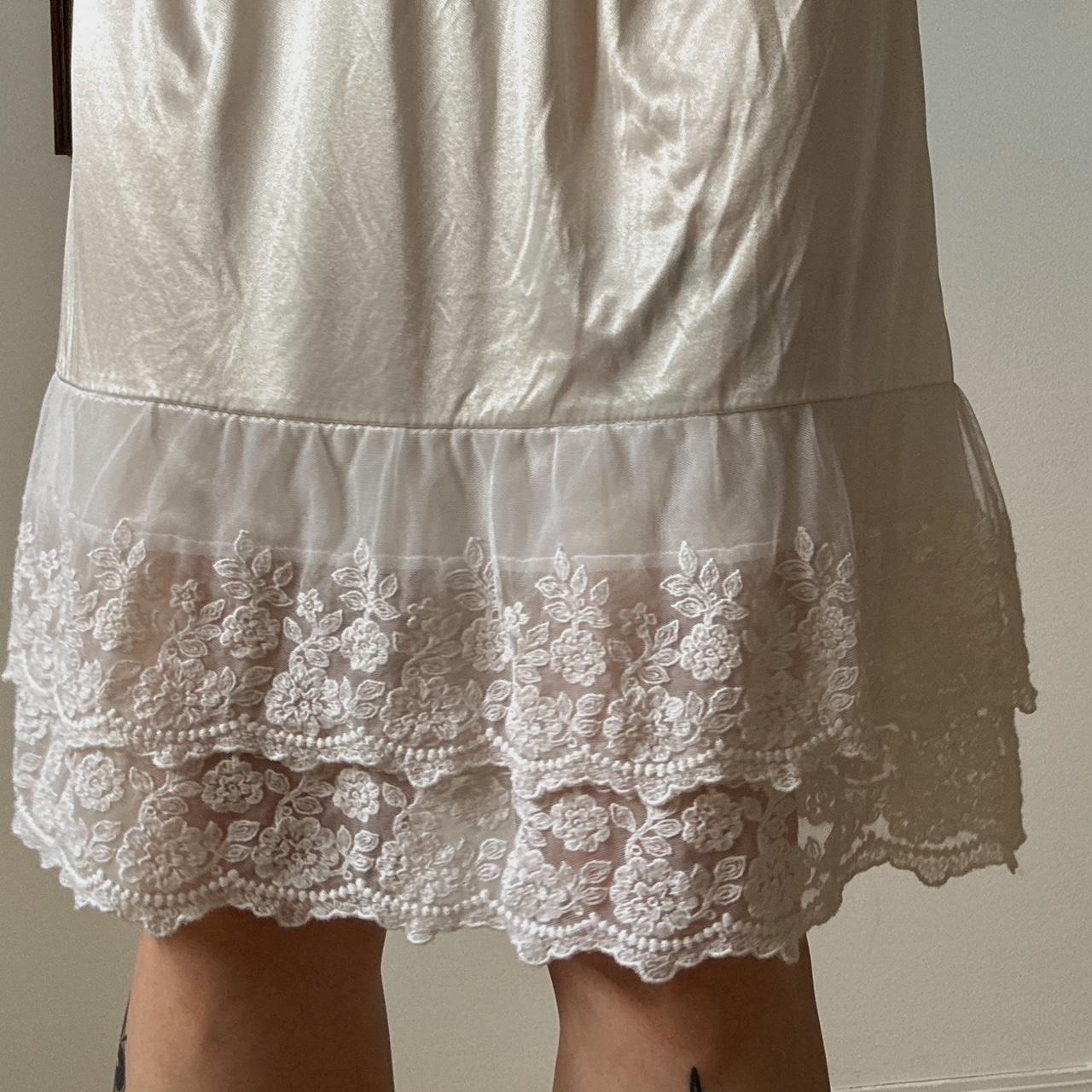 Vintage lace slip skirt (S/M)