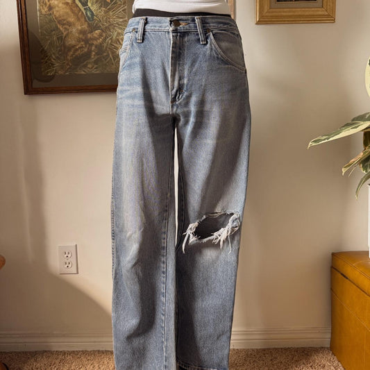 Distressed Wrangler blue jeans (32")