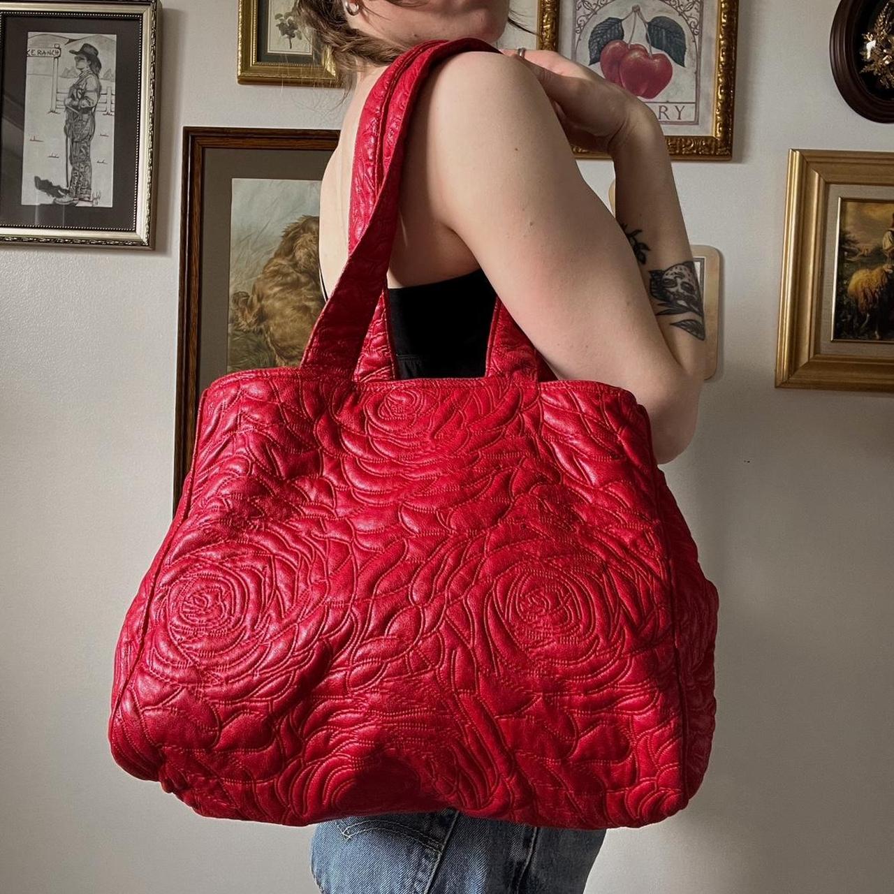 Red rose puff tote bag