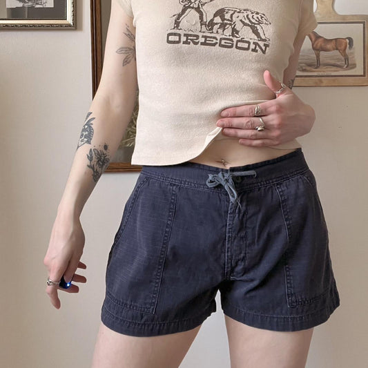 Navy cargo mini shorts (M)