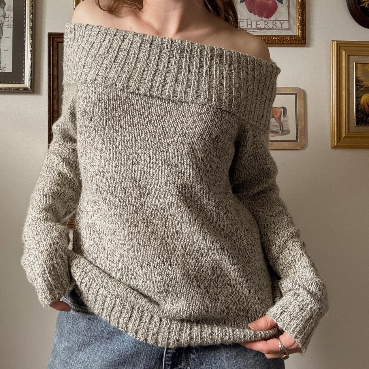 Off the shoulder sweater (M)