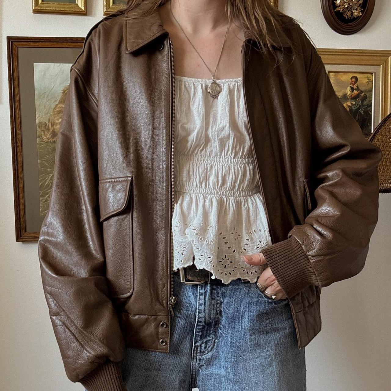 Brown leather bomber jacket (M)