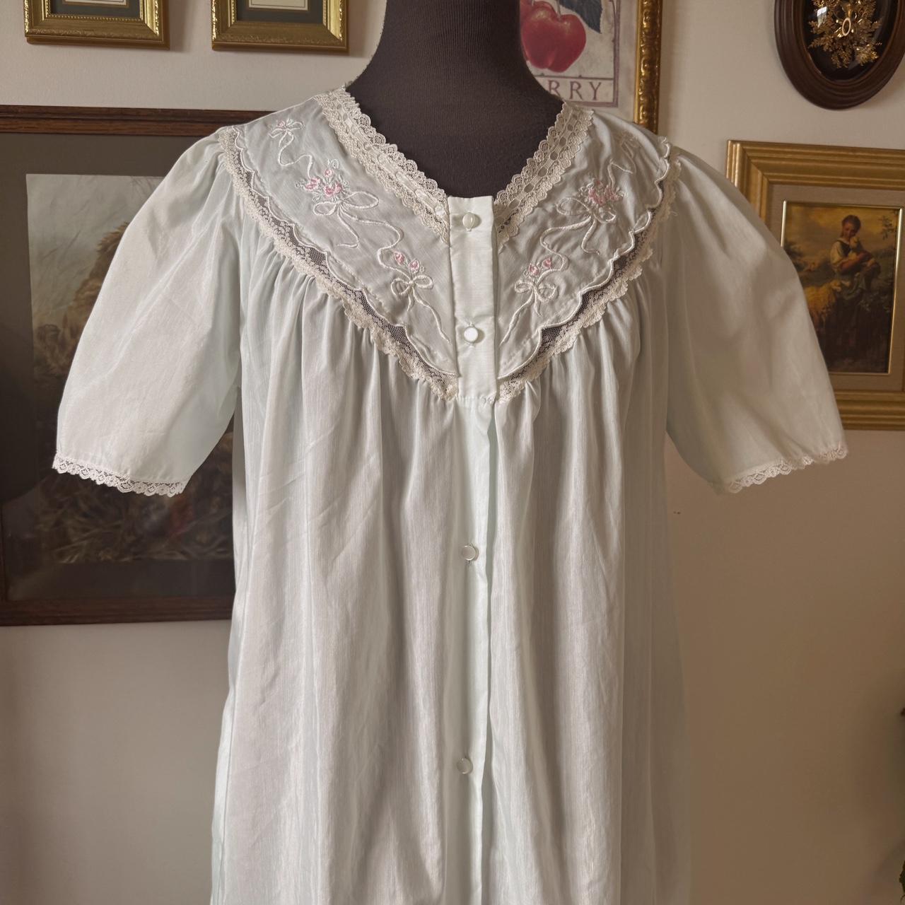 Vintage bow embroidered nightgown (L)