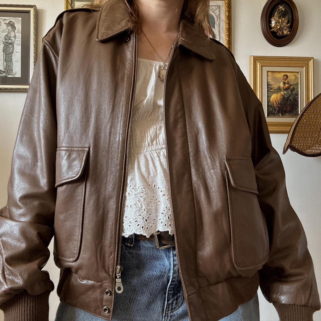 Brown leather bomber jacket (M)