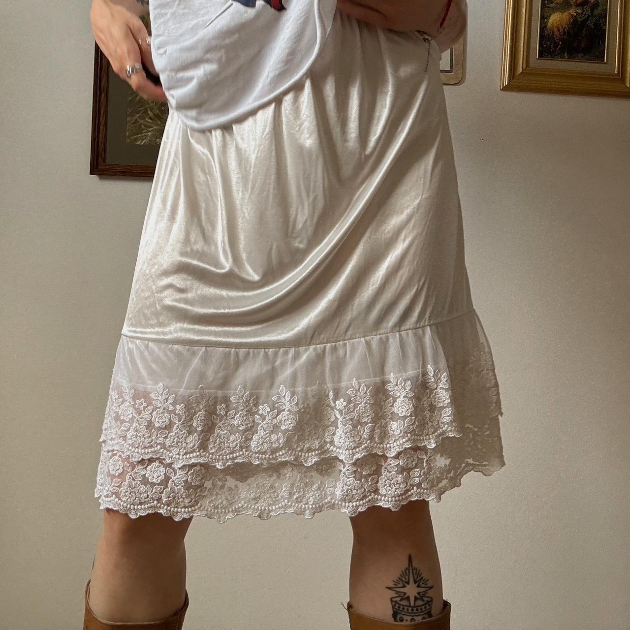 Vintage lace slip skirt (S/M)