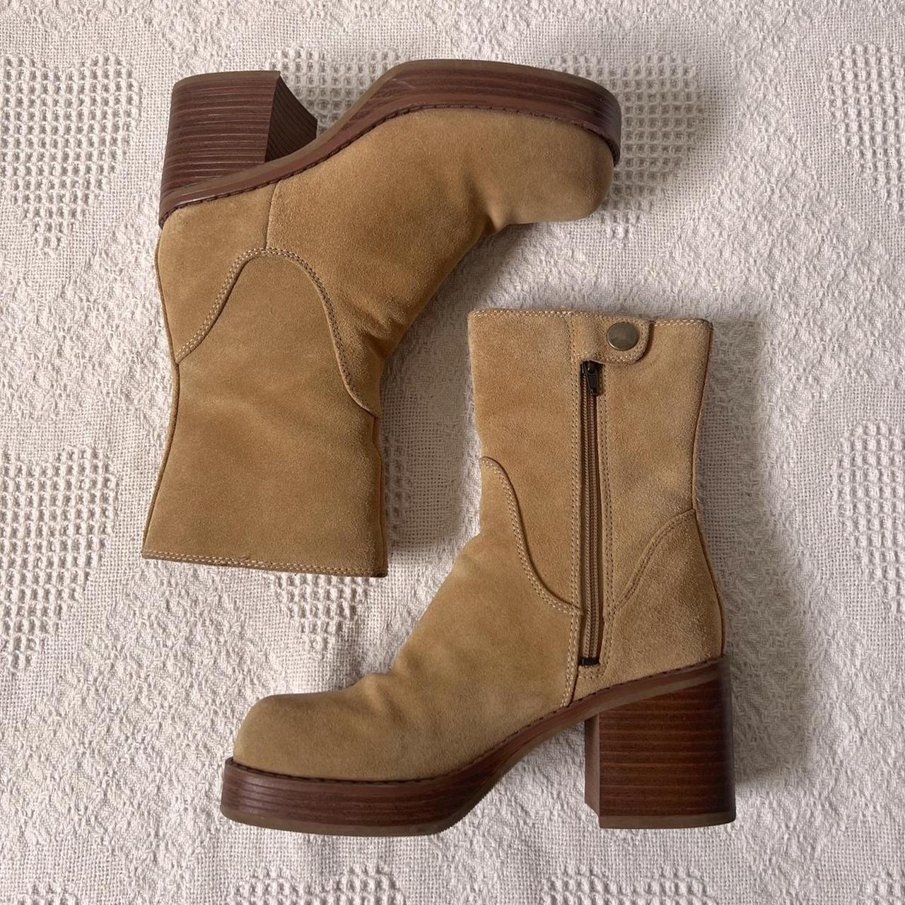 Y2K platform suede boots (7.5)