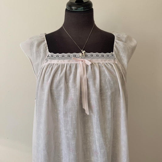 Soft pink cottage lace nightgown (L)