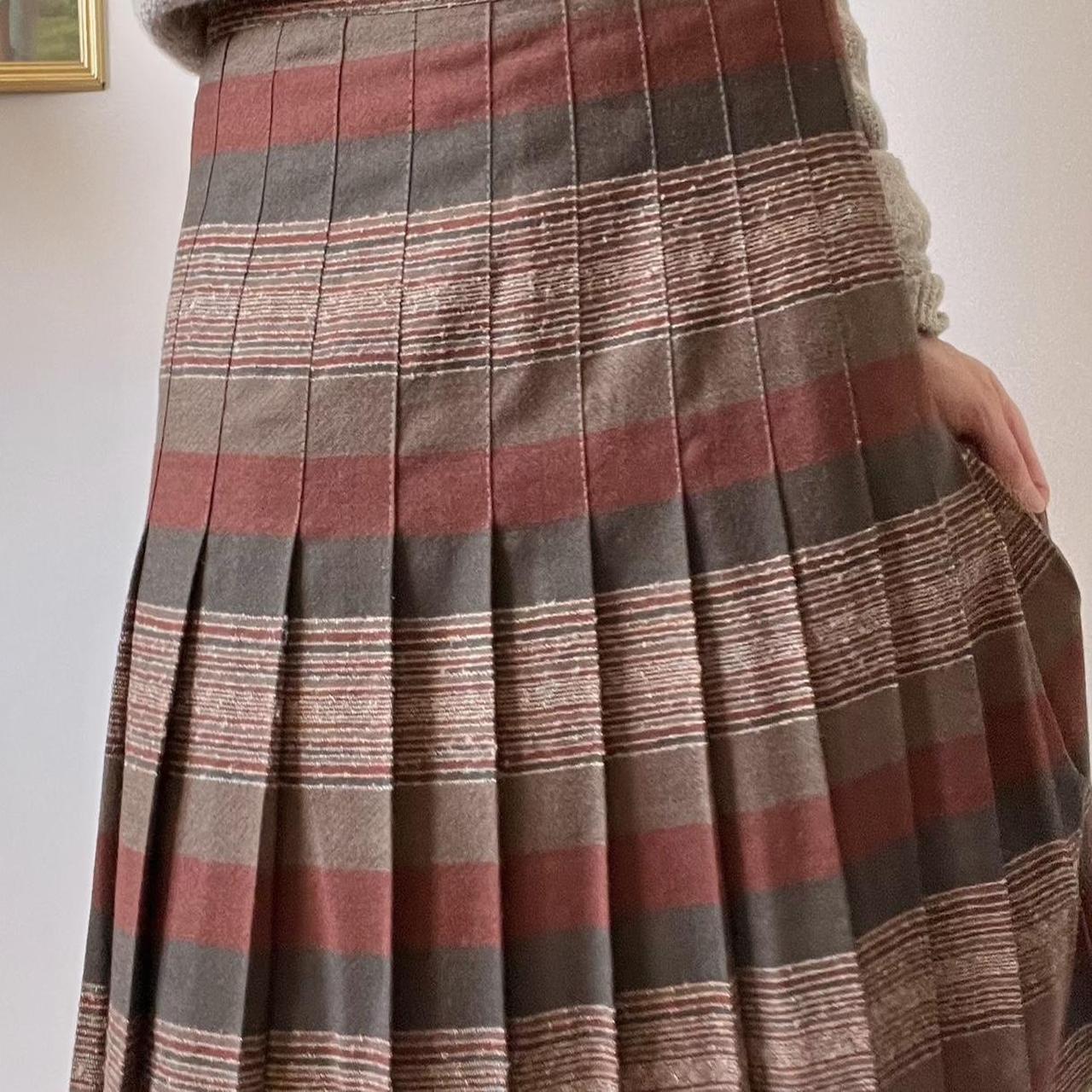 Wool pleated skirt (M)