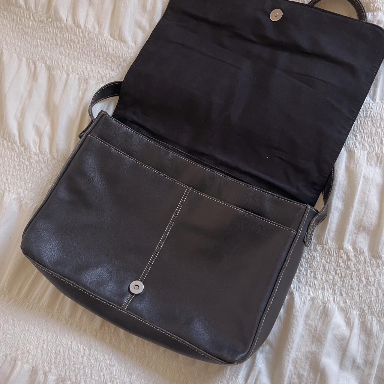 Buckle strap messenger bag