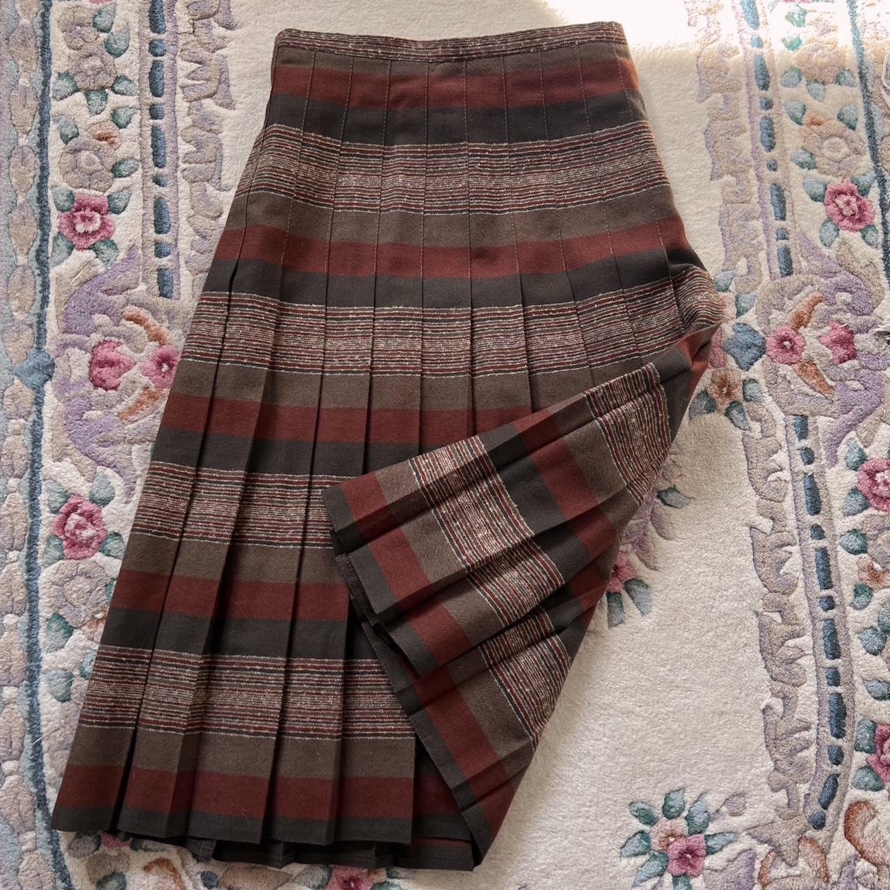 Wool pleated skirt (M)