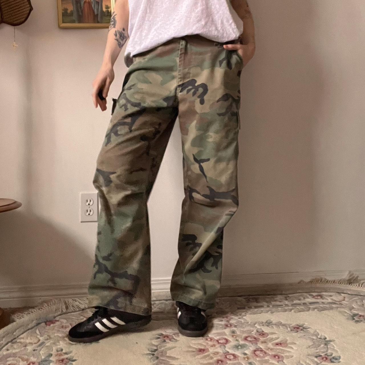 Wide leg camo cargo pants (34")