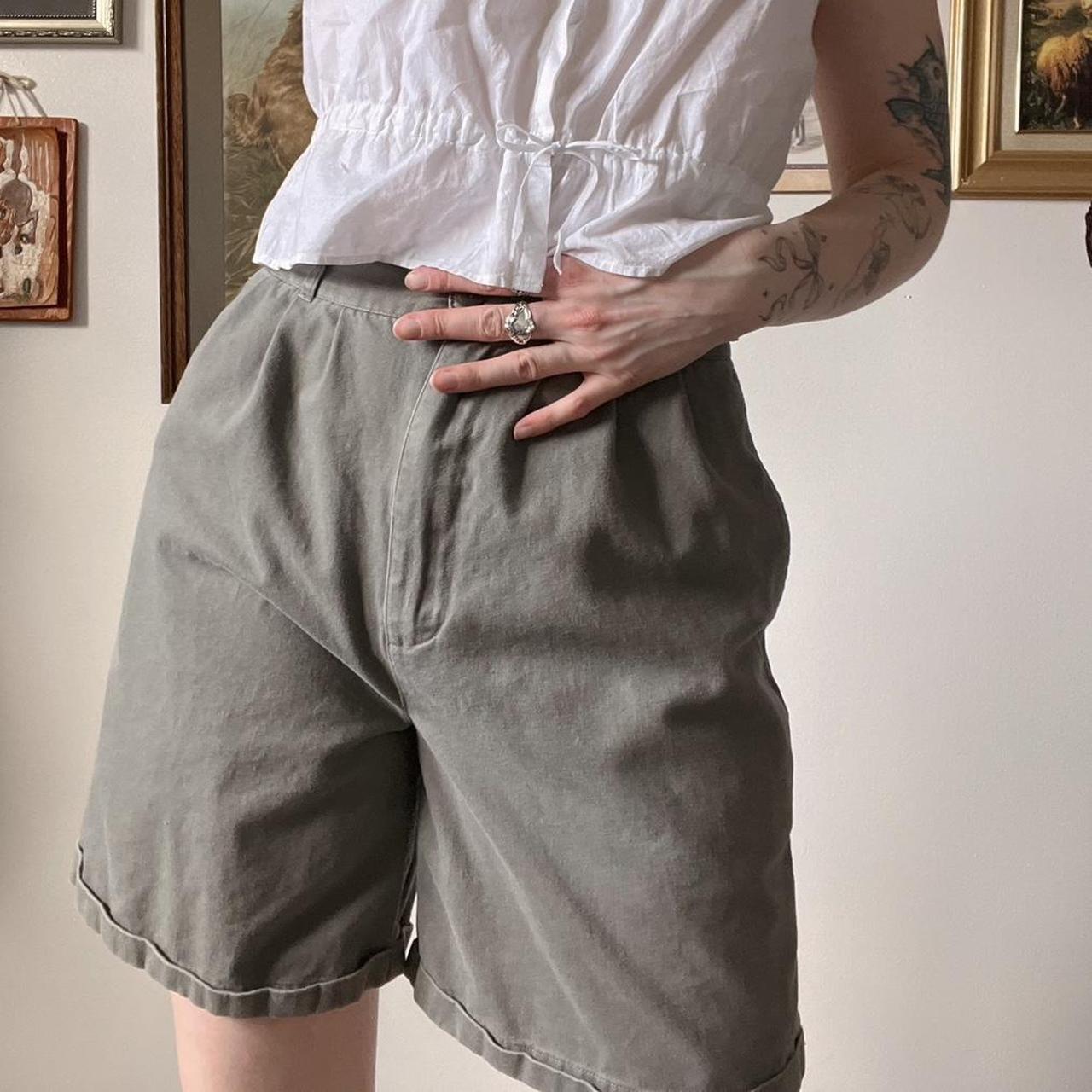 Olive pleated shorts (27")