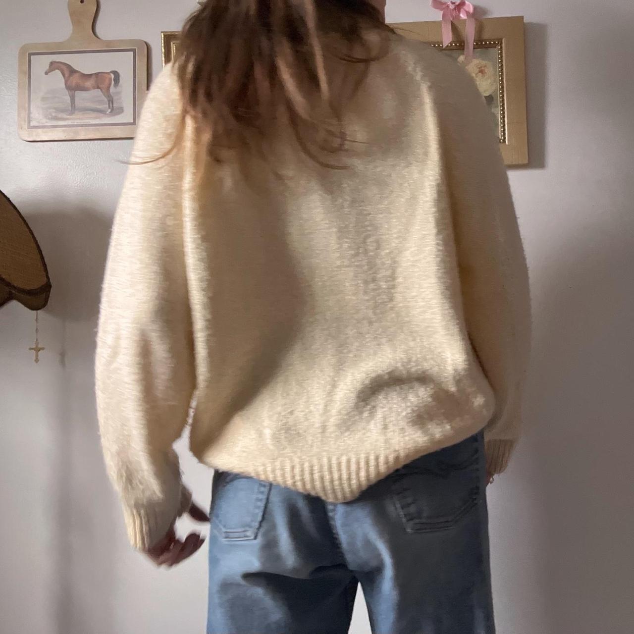 Buttercream cable knit sweater (L)