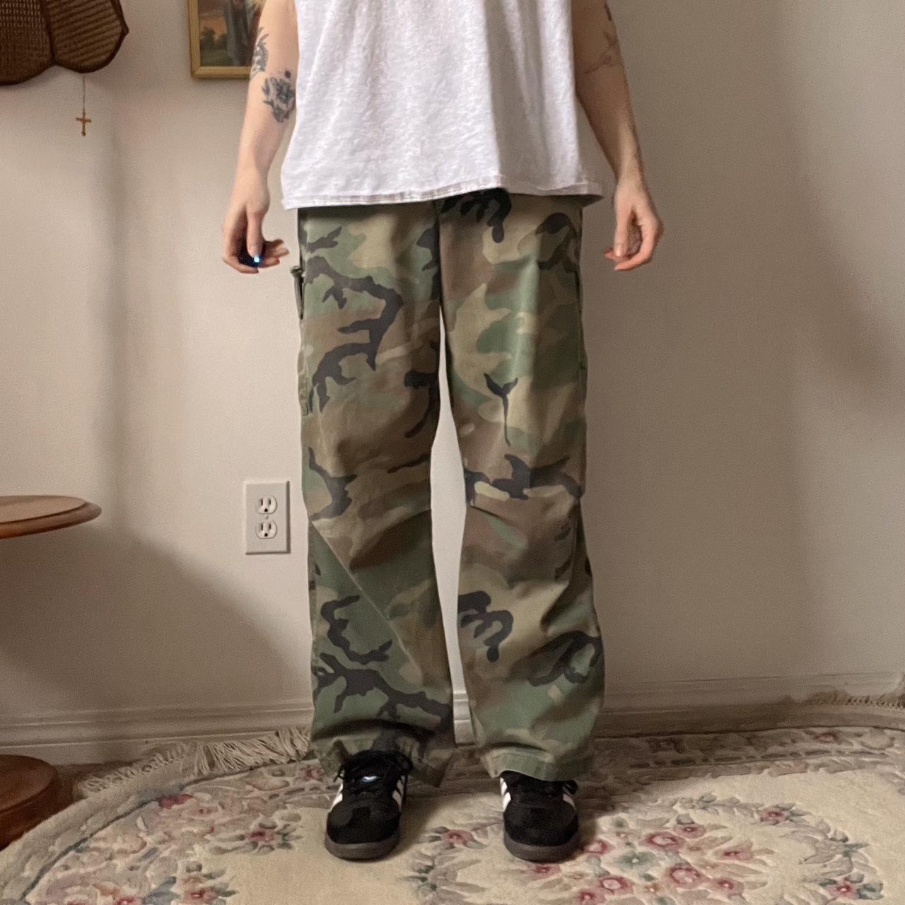 Wide leg camo cargo pants (34")