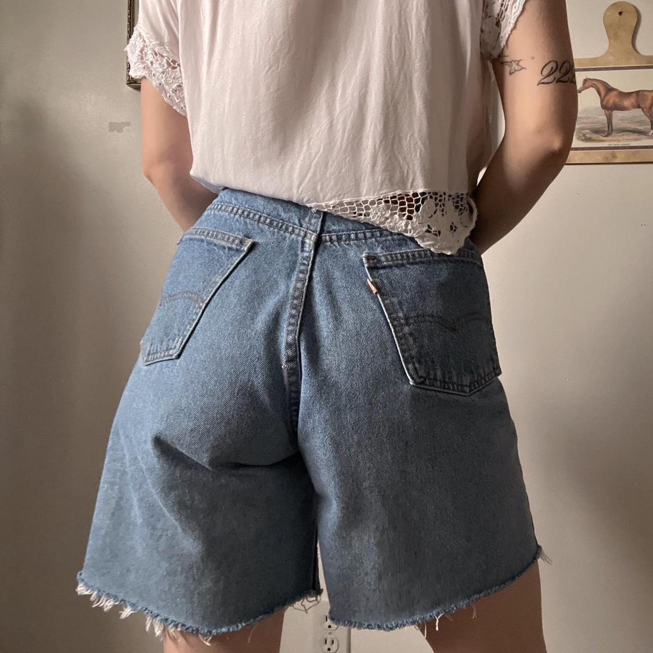 Vintage Levi's denim shorts (34")