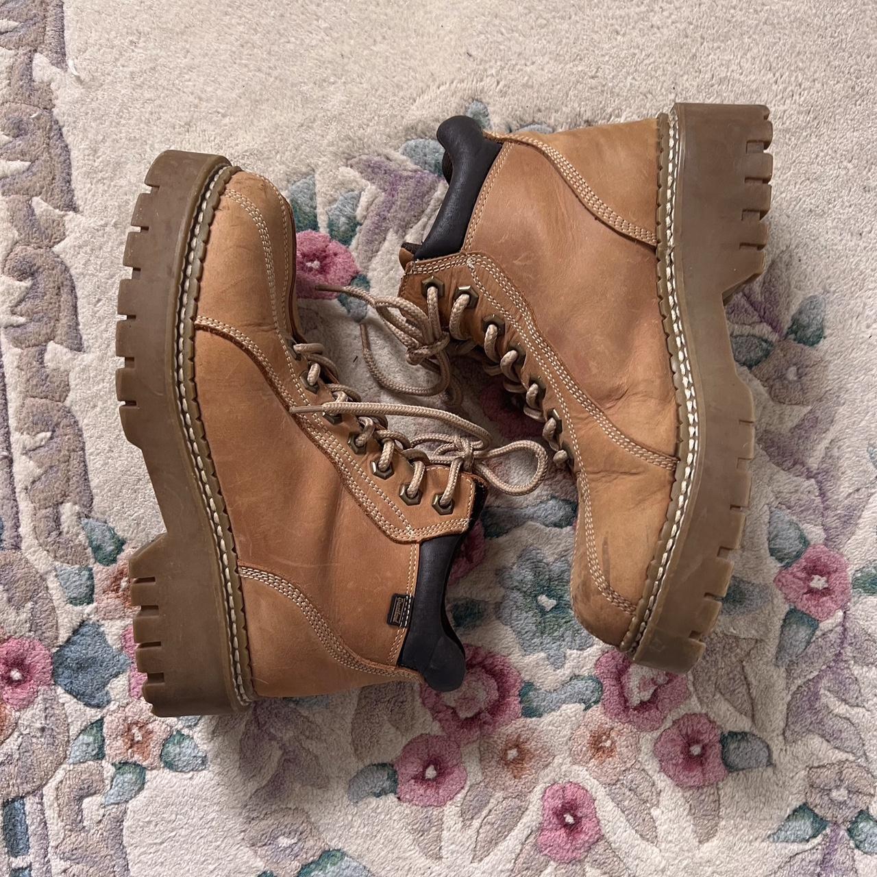 Chunky tan hiking boots (8)