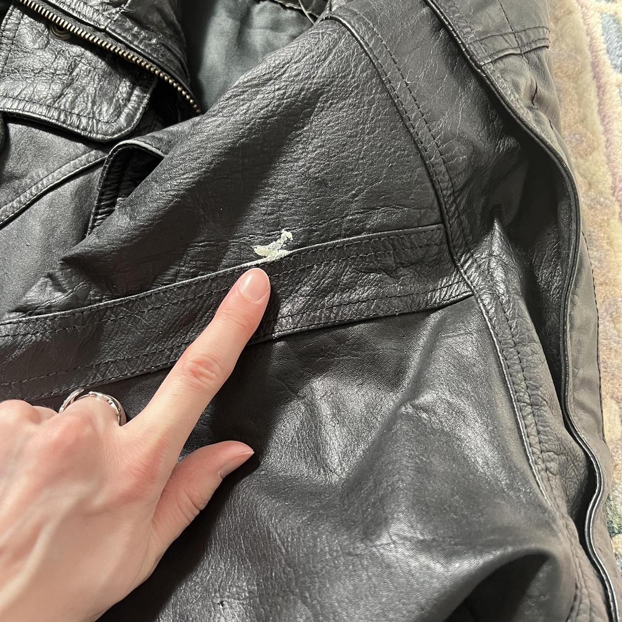 Black leather bomber jacket (M)