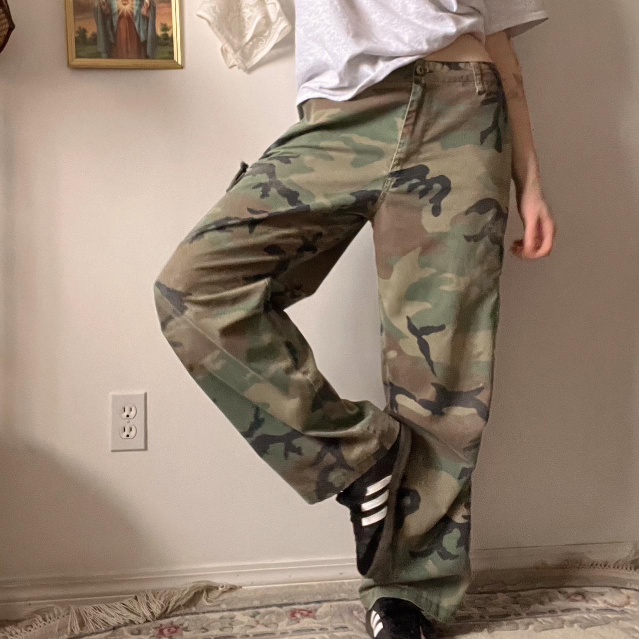 Wide leg camo cargo pants (34")