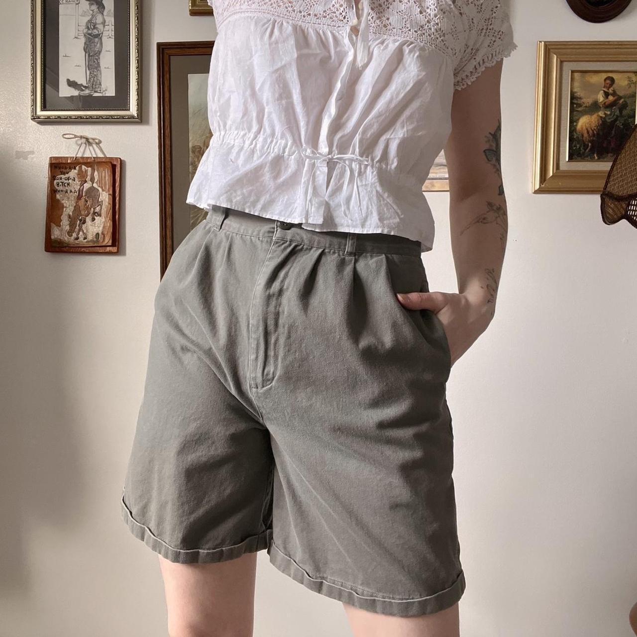 Olive pleated shorts (27")