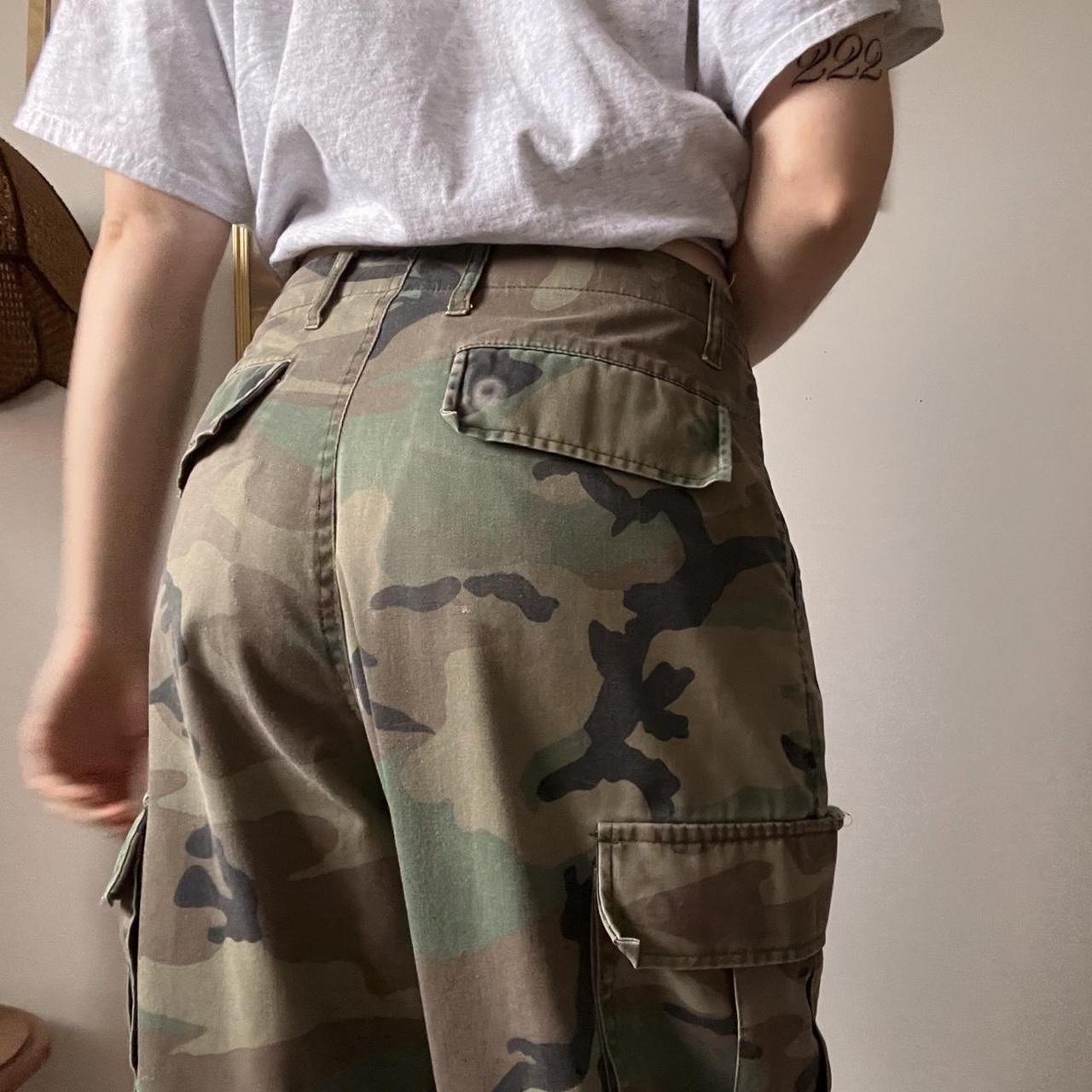 Wide leg camo cargo pants (34")