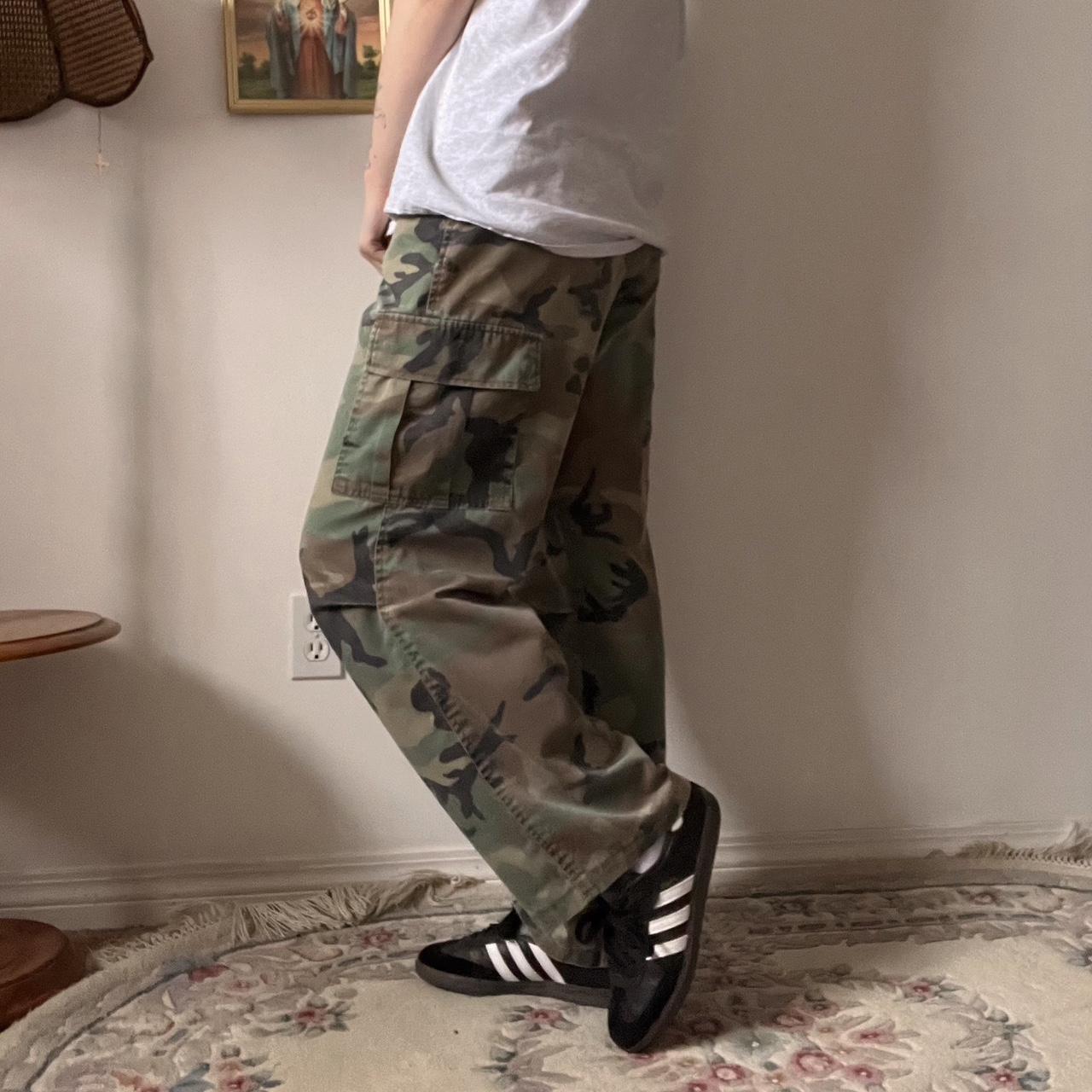 Wide leg camo cargo pants (34")