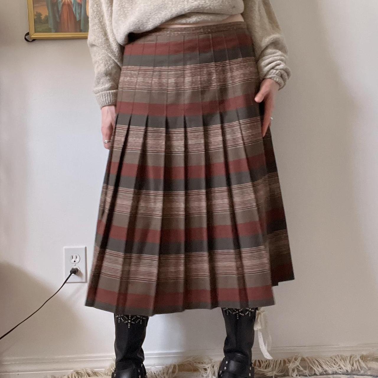 Wool pleated skirt (M)