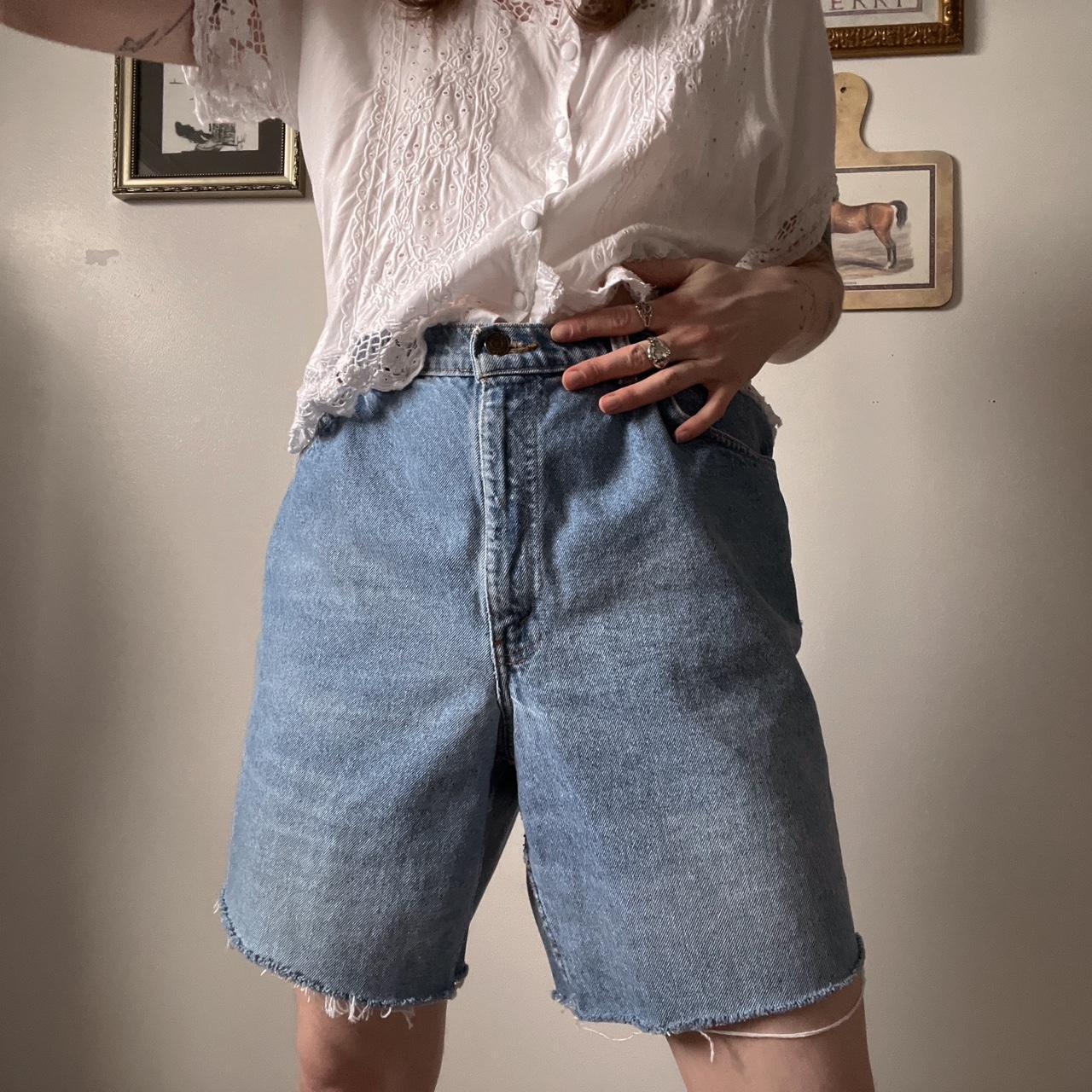 Vintage Levi's denim shorts (34")