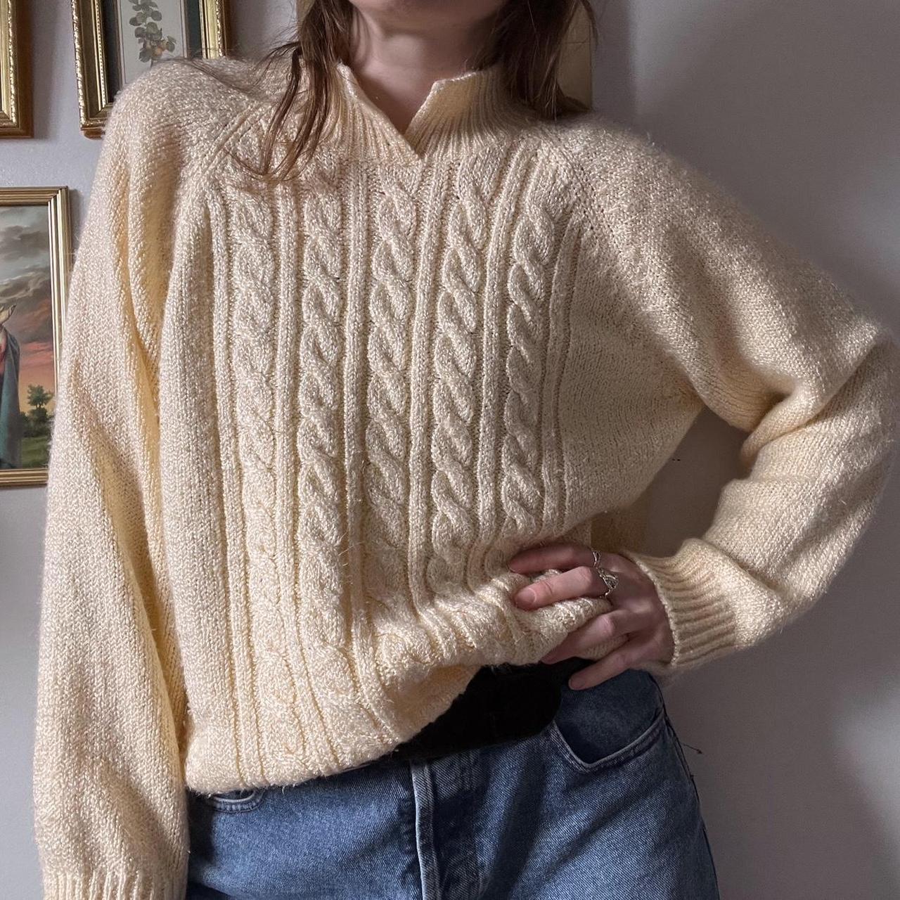 Buttercream cable knit sweater (L)