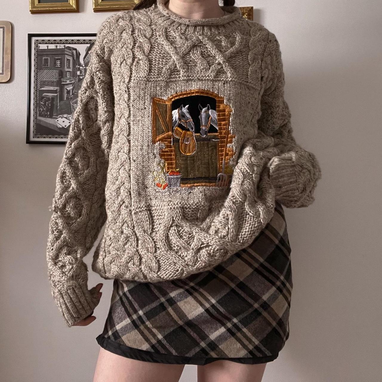 Chunky cable knit horse sweater (L)