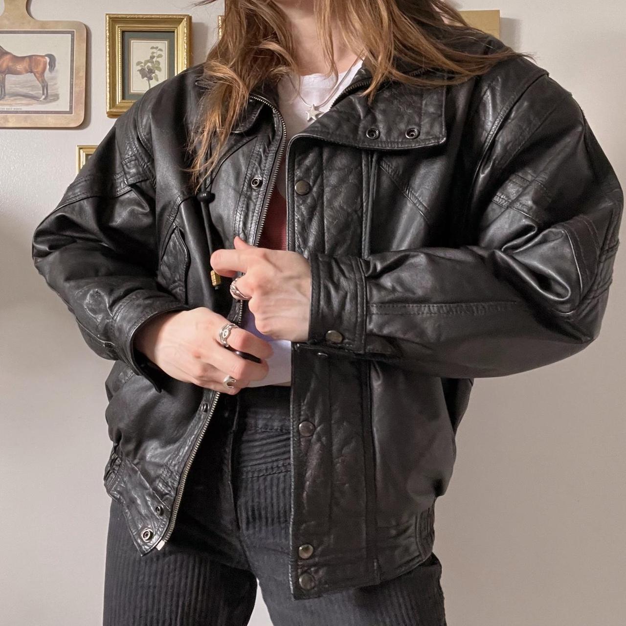 Black leather bomber jacket (M)