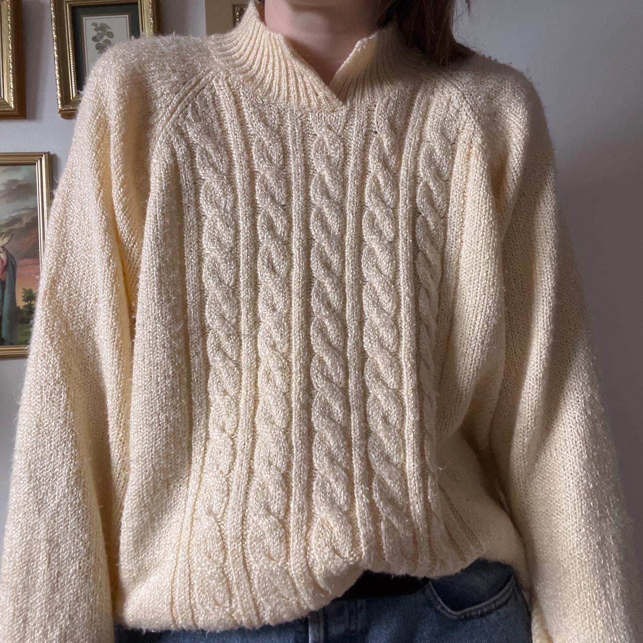 Buttercream cable knit sweater (L)