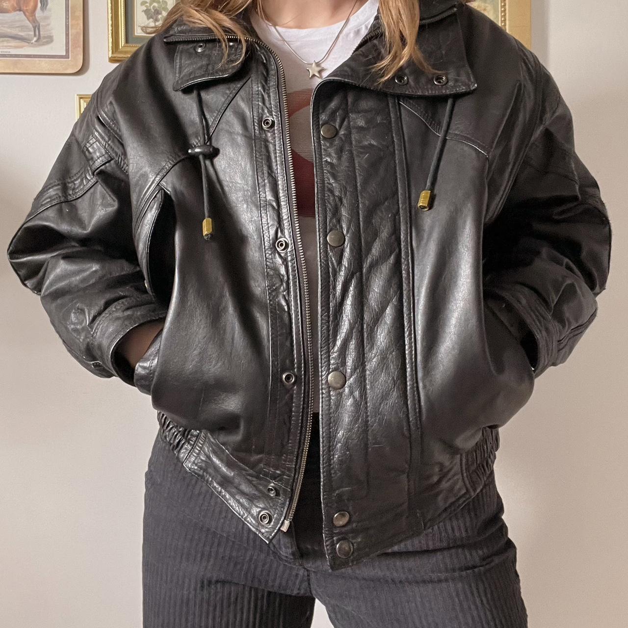 Black leather bomber jacket (M)