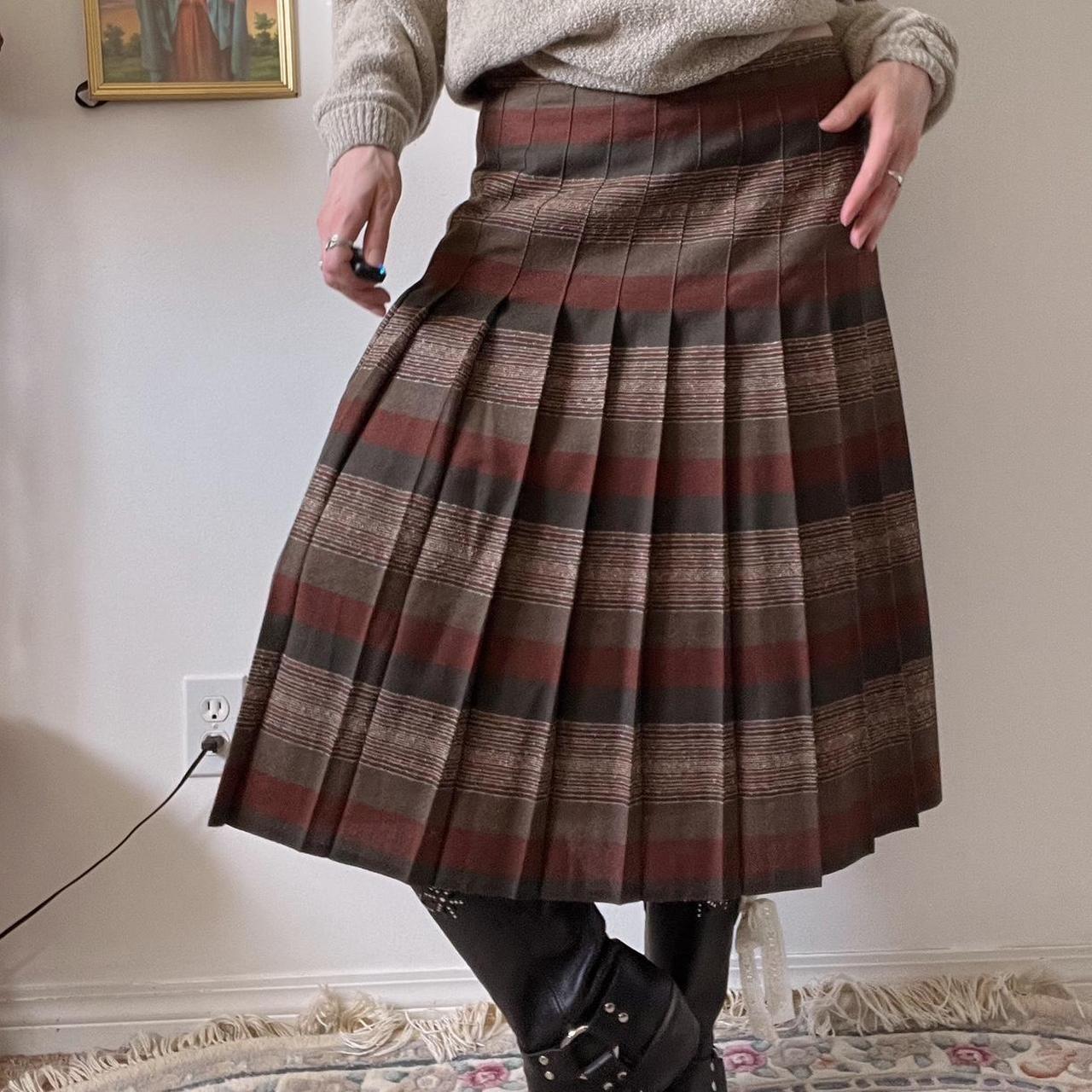 Wool pleated skirt (M)