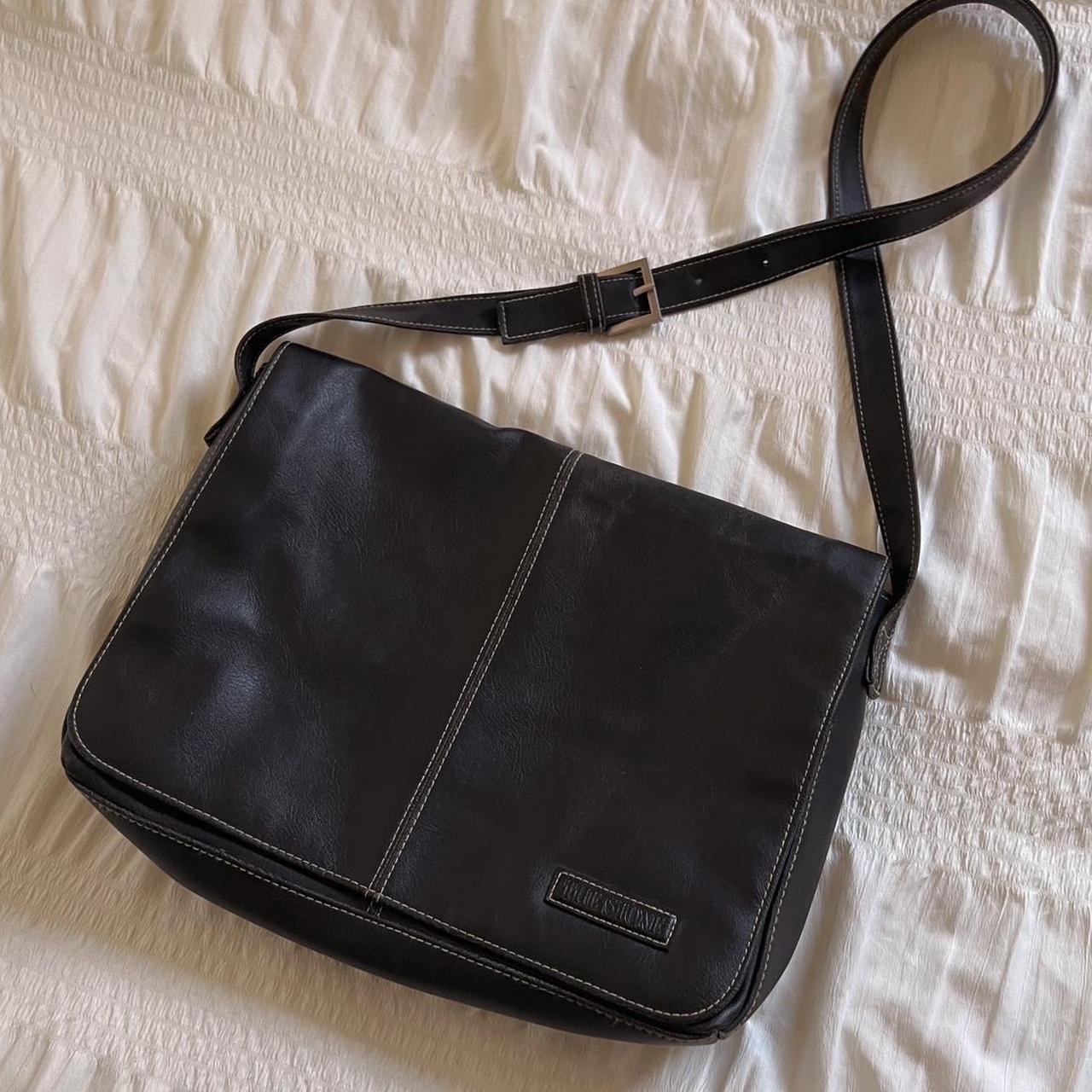 Buckle strap messenger bag