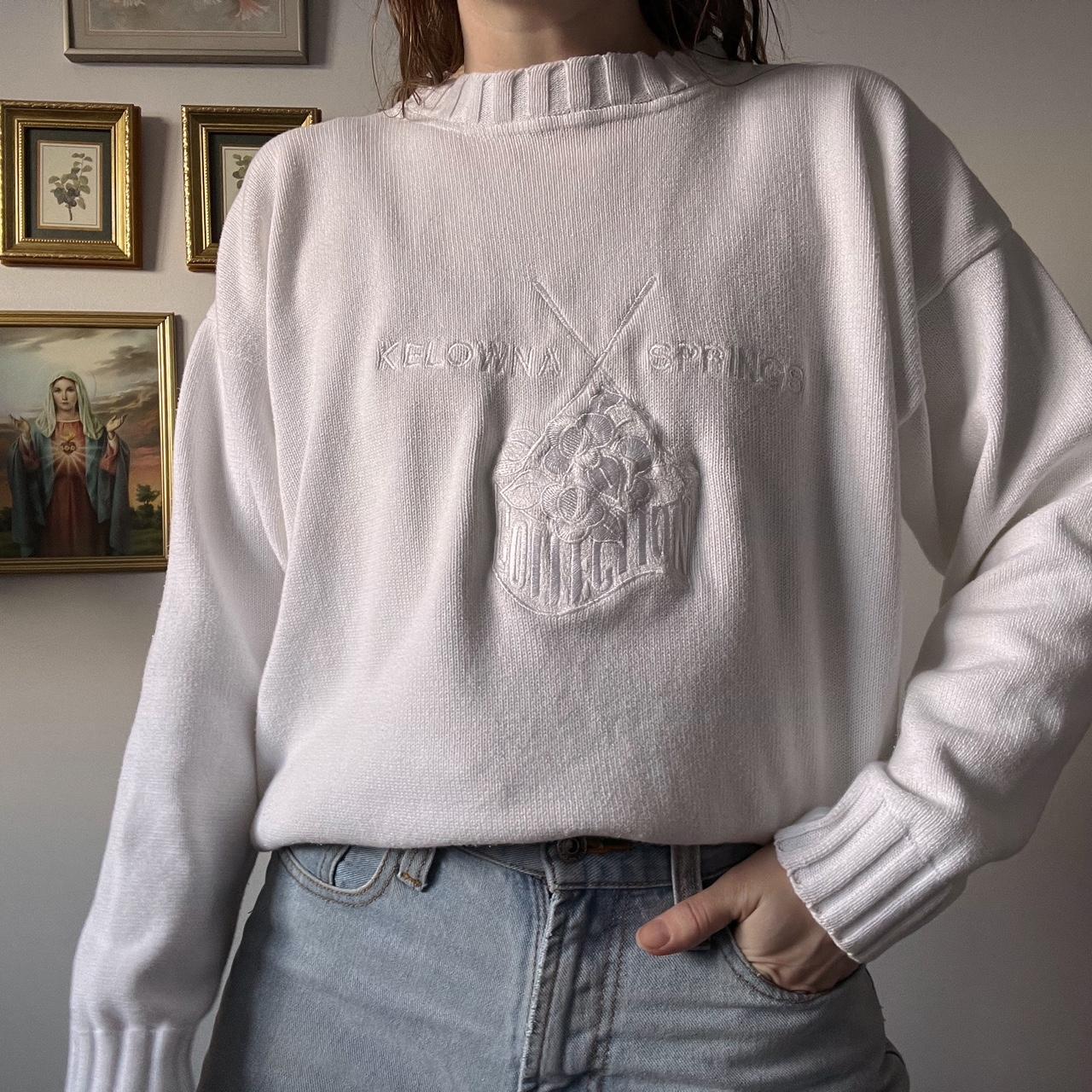 Soft white embroidered knit sweater (M)