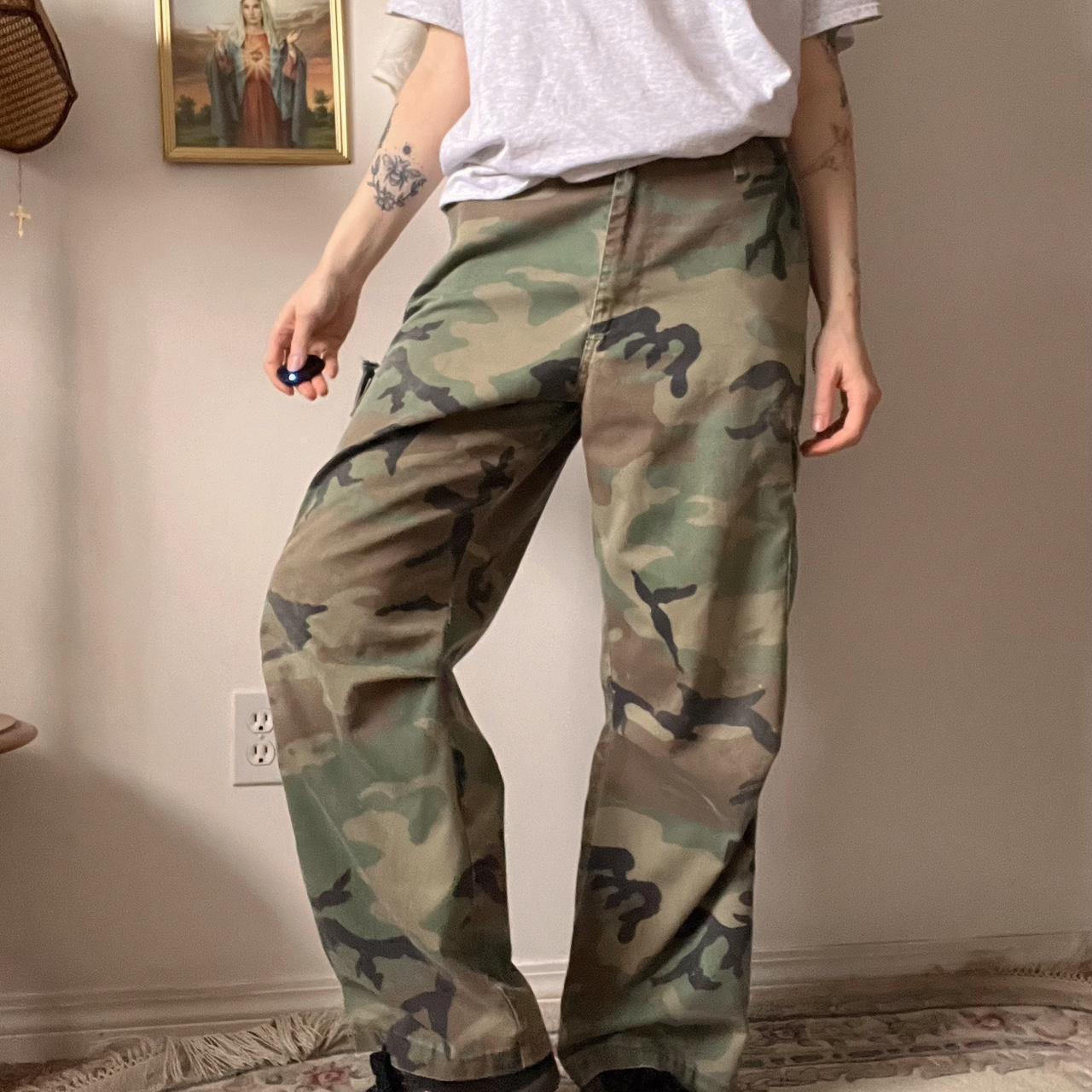 Wide leg camo cargo pants (34")