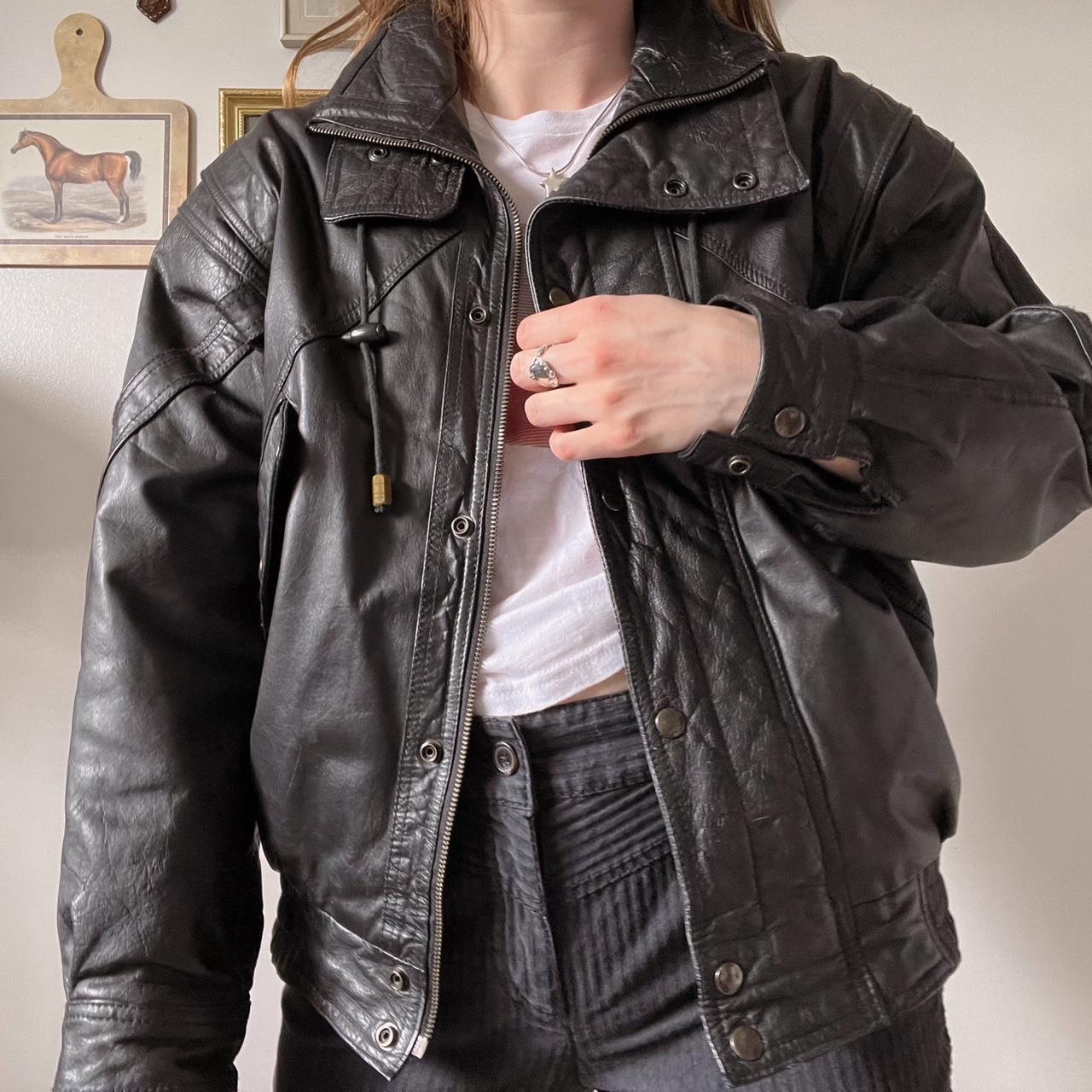 Black leather bomber jacket (M)