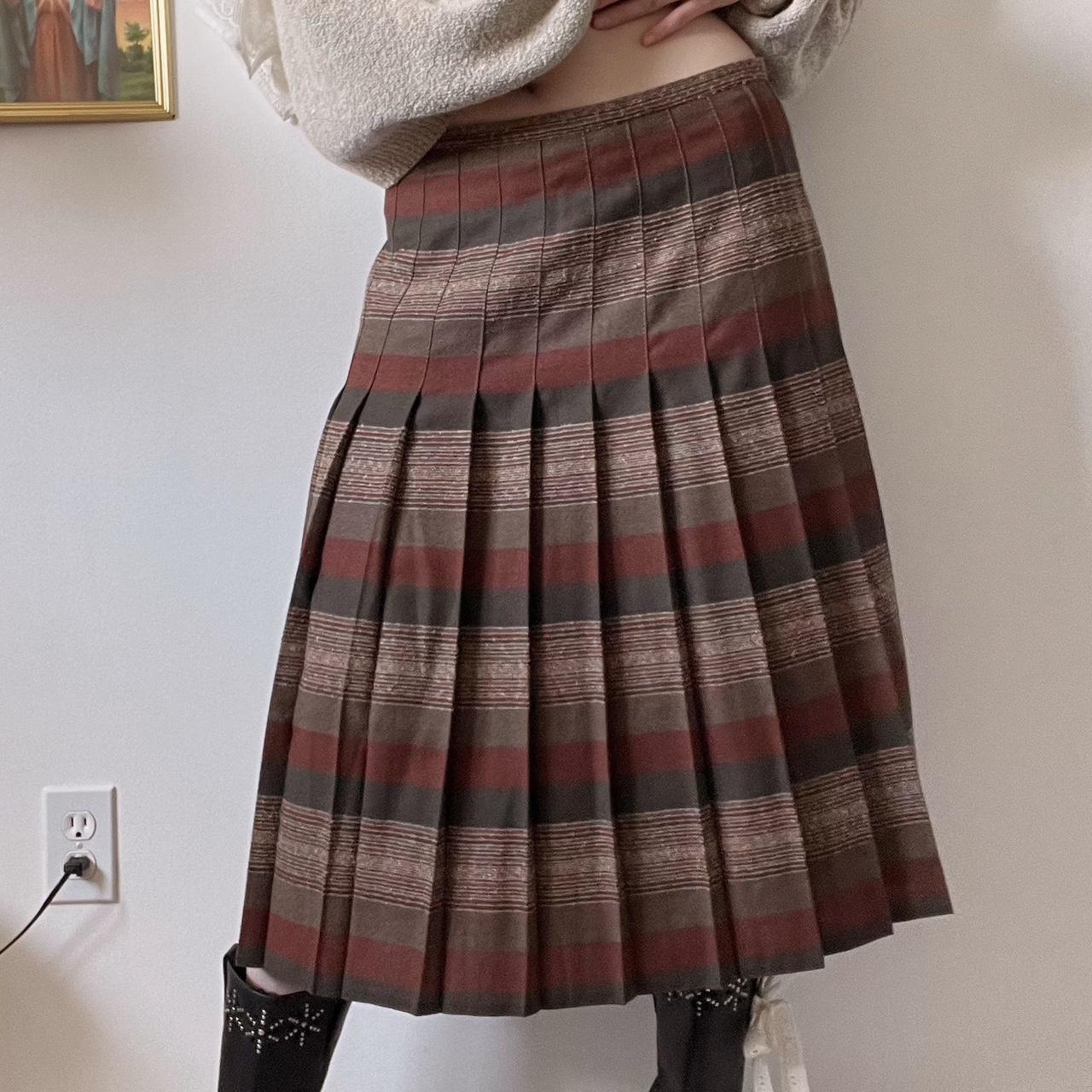 Wool pleated skirt (M)