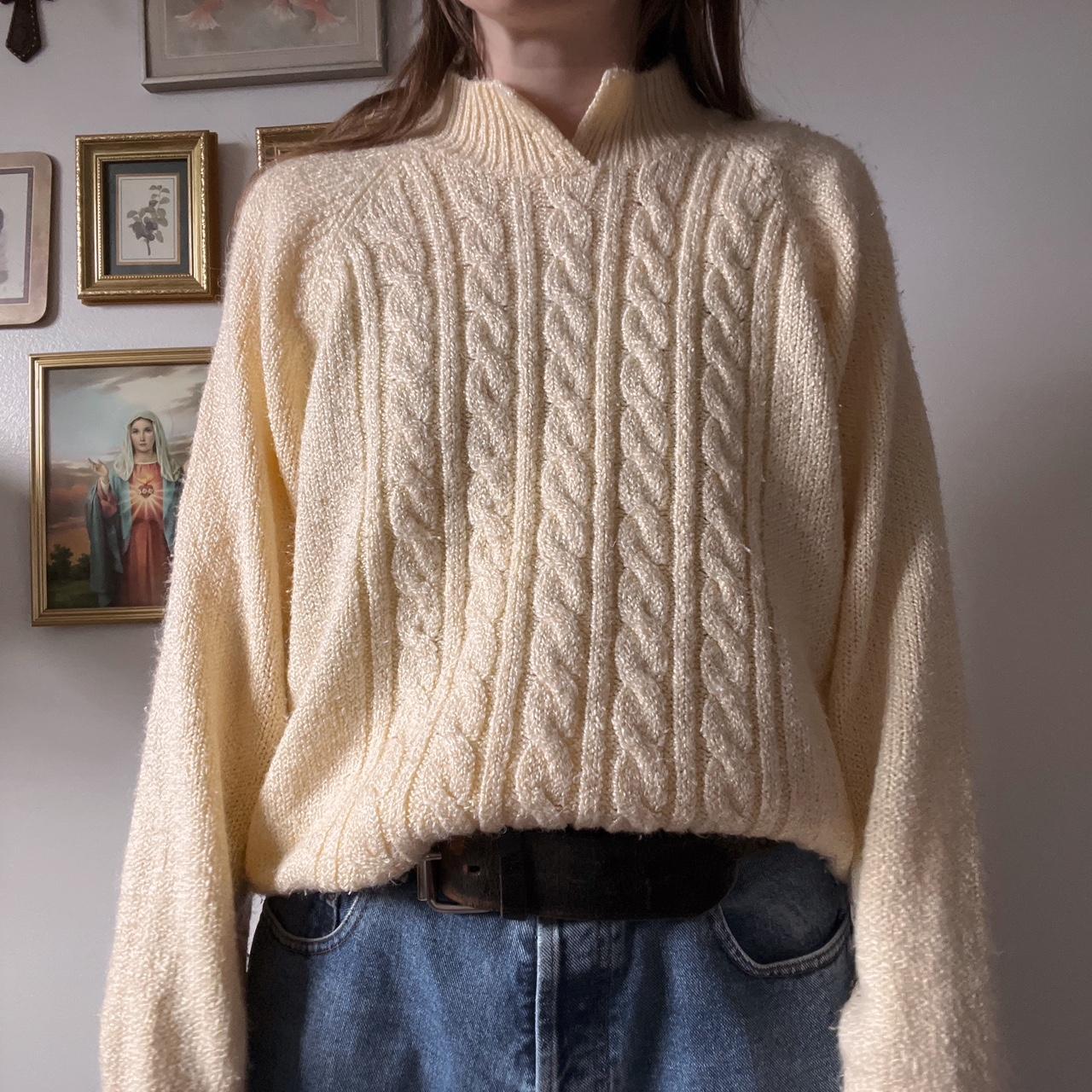 Buttercream cable knit sweater (L)