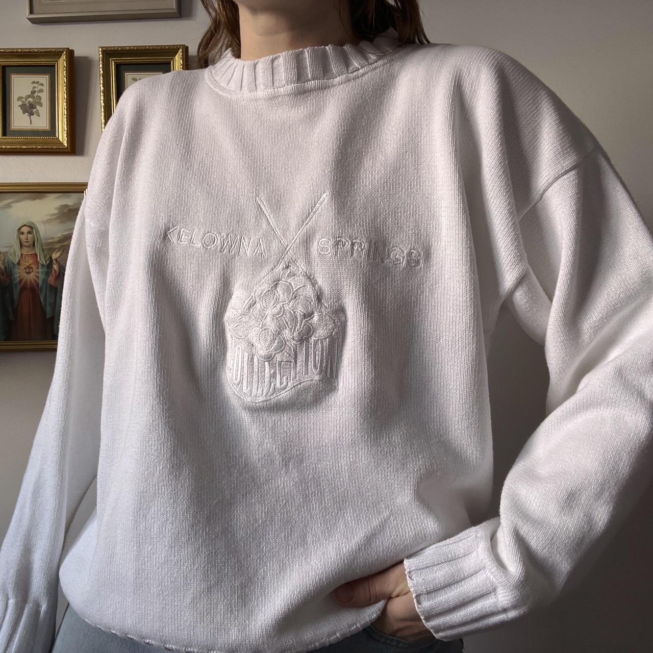 Soft white embroidered knit sweater (M)