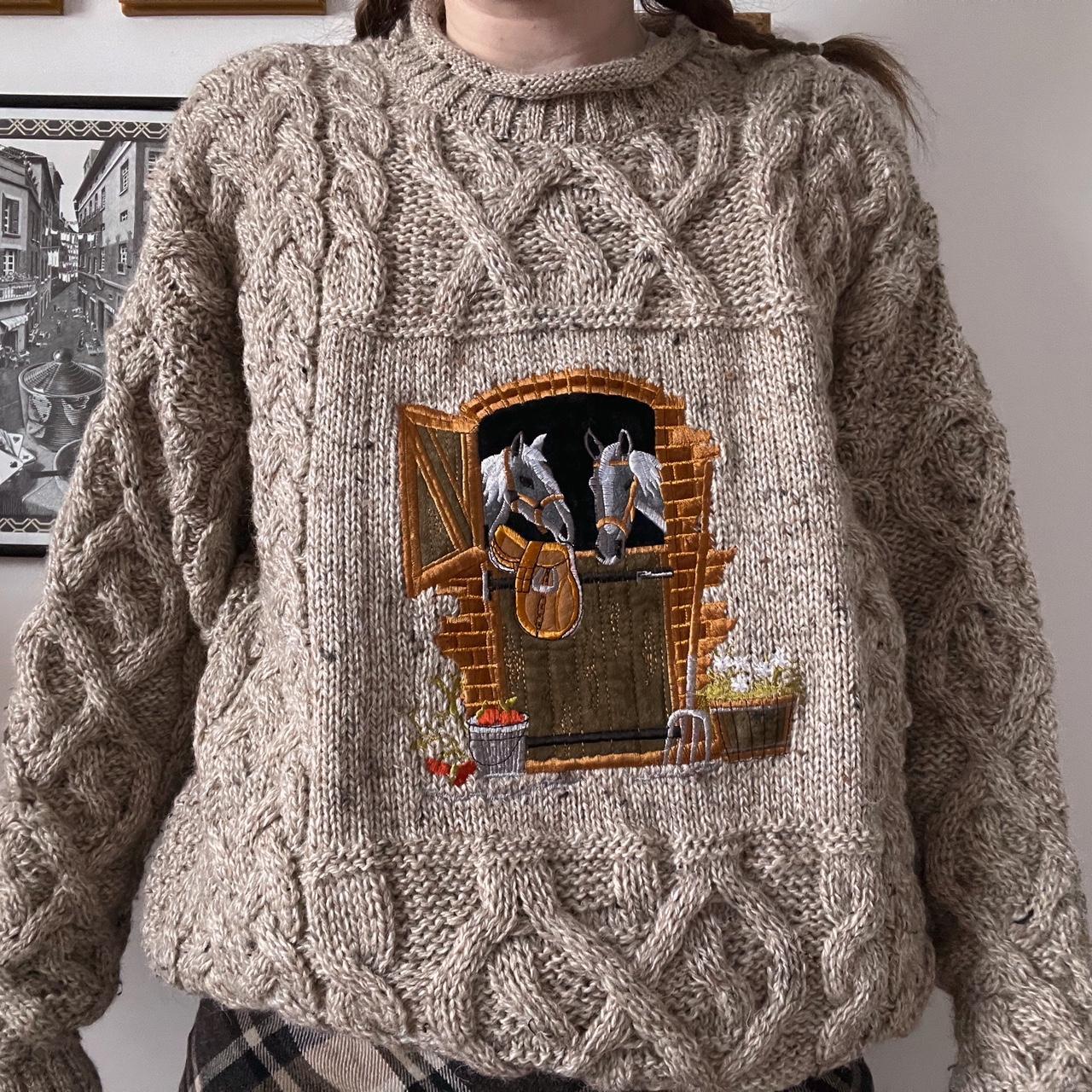 Chunky cable knit horse sweater (L)